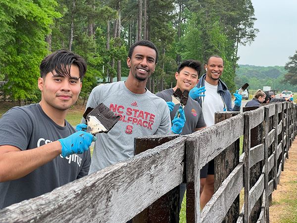 Volunteers restoring fence at Sugg Farm